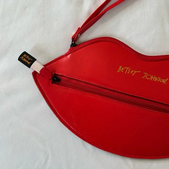 Betsey Johnson Red Lips Clutch Flat Wristlet Wallet with Lipstick Zipper - Picture 4 of 6